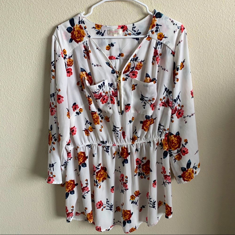 💞Like New💕 Stella Tweed V-Neck Flower Blouse